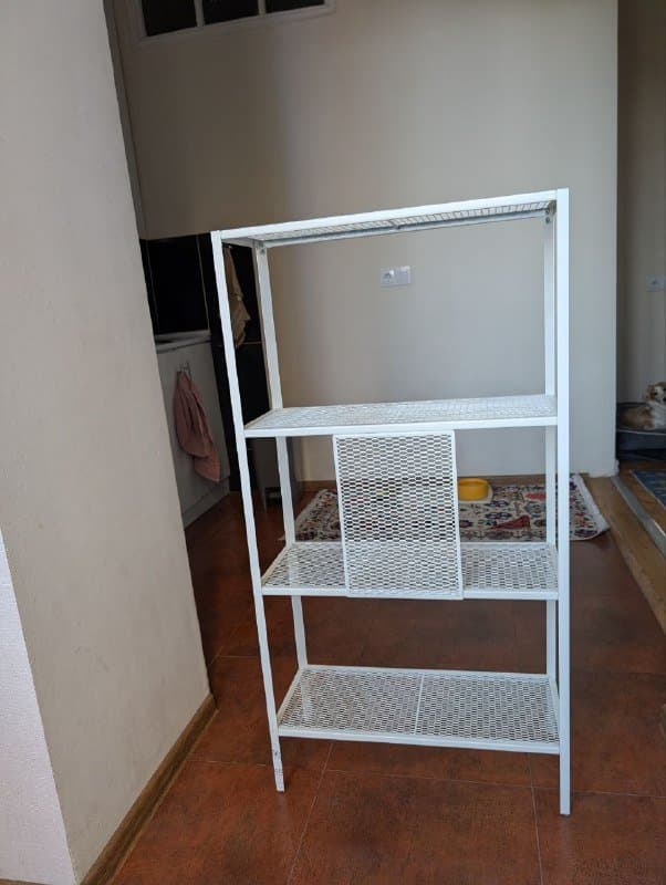 Металлическая полка, монитор HP, телефон Huawei P30 Pro, стол, сумка для собаки