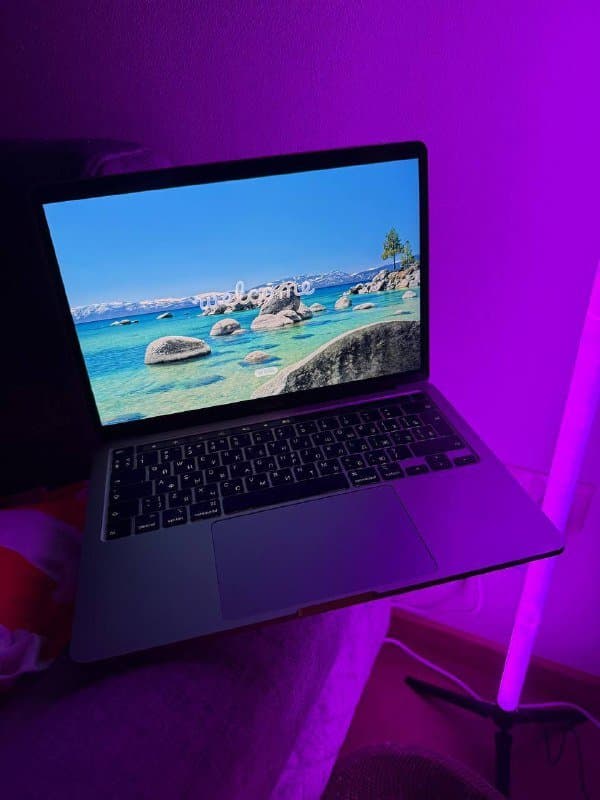 Macbook Pro 13 2020 i5 16GB RAM 3