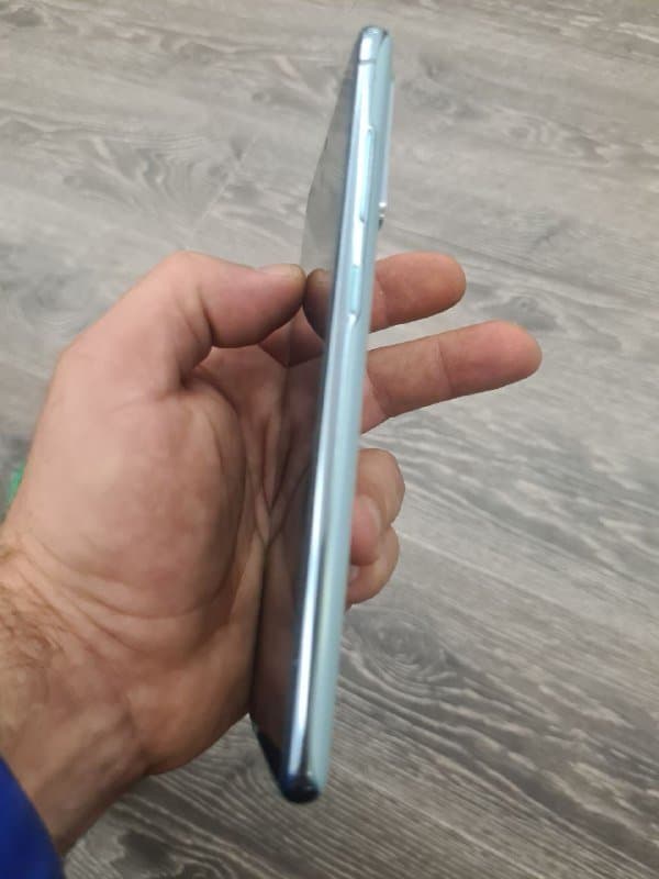 Samsung Galaxy S20 FE телефон 2