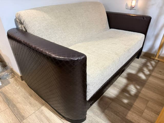 Двухместный диван