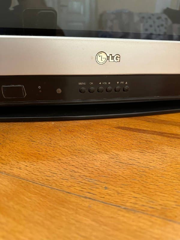 телевизор LG в хорошем состоянии 2