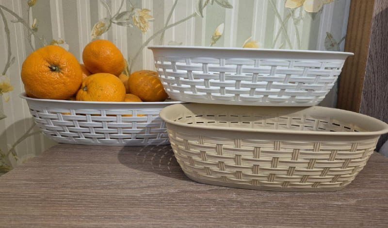 Вещи и посуда для дома: кастрюли, сковорода, венчик, бокалы, поднос, мерный стакан, терка, пластиковые миски, кружка, кассеты для швабры 8