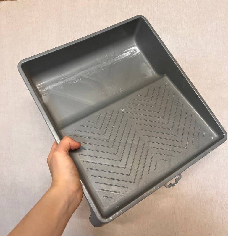 Сифон, малярный валик, ванночка, шпатель, щетка, краска, грунтовка, шурупы, крепления, спрей 3