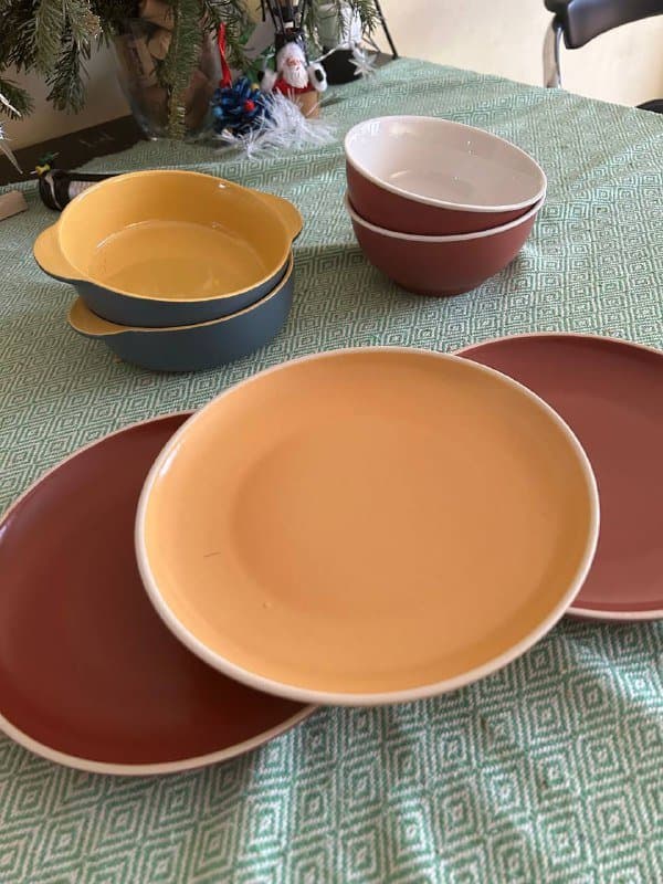Пиалы и тарелки коричневые и желтые 2