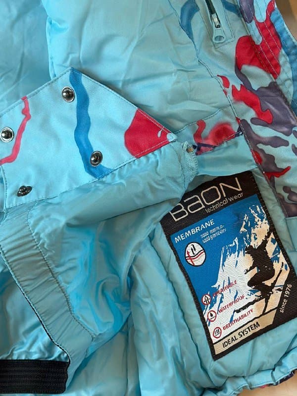 Горнолыжная куртка Baon, топ Zara, футболки FILA и Superdry, тренч, комбинезоны Pull&Bear и Superdry, кофта, джинсы H&M, повязки Nike 2