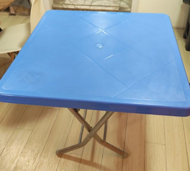 Стол складной 80х80 см