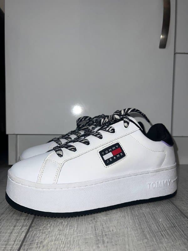 Женские кожаные кеды Tommy Jeans на платформе