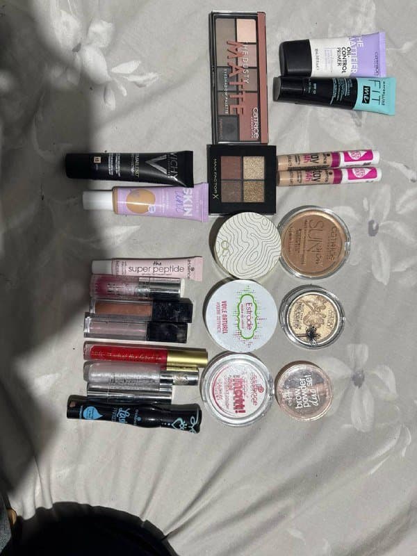 Праймеры, консилер, палетки, тональные крема, блески для губ, тушь, пудры, бронзер, хайлайтер