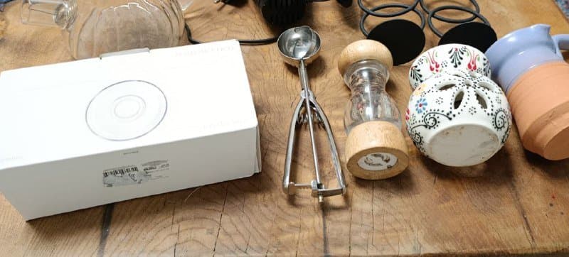 Солонка, подсвечники, лопатка для мороженого, кофельник, блюдца, чайник, мельница для перца 5