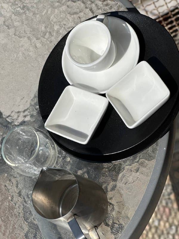 Питчер металлический, бокал, чашка с блюдцем, тарелки, соусницы