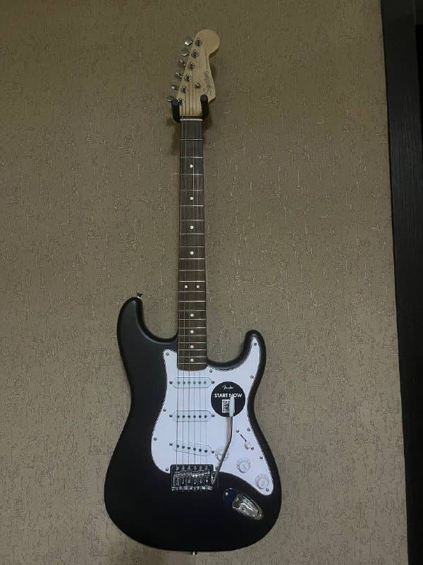 Электрогитара, комбоусилитель, чехол, кабель, медиаторы 6