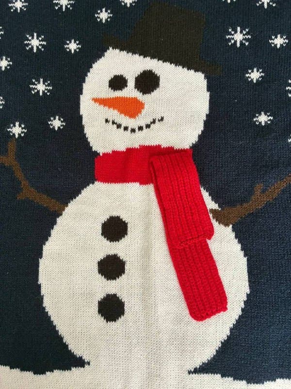 Мужской свитер с рисунком снеговика 2