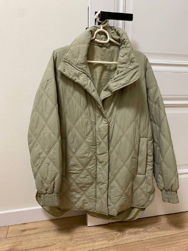 Стеганая куртка OYSHO оливковая размер S 1