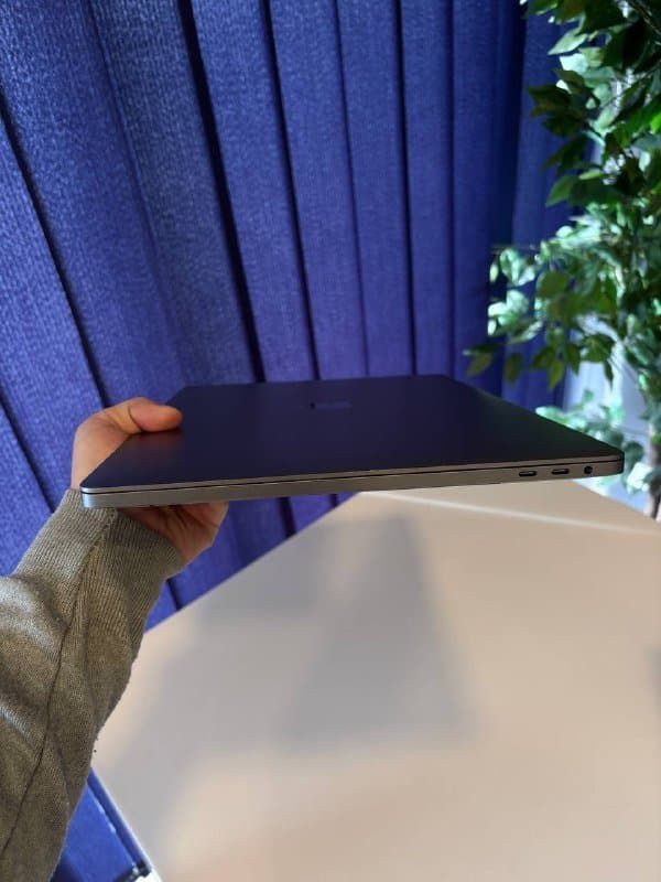 Macbook Pro 2019 i9 32GB 1TB SSD 7