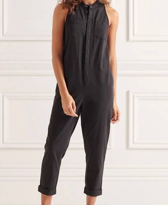 Горнолыжная куртка Baon, топ Zara, футболки FILA и Superdry, тренч, комбинезоны Pull&Bear и Superdry, кофта, джинсы H&M, повязки Nike 10