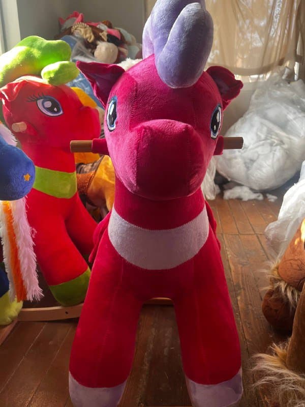 Лошадки-качалки и плюшевые пони игрушки