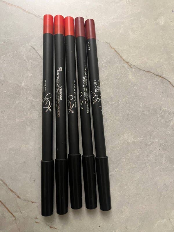Карандаши для губ Miss Tais и Kylie 6