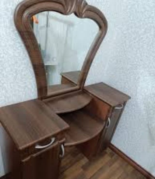 Стол для косметики