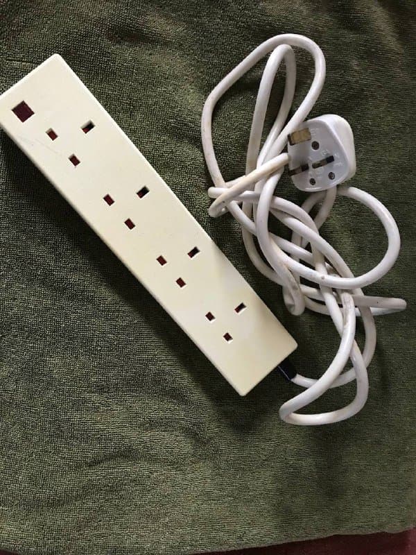 Удлинители, женская ветровка, гриль, крем, электрочайник, сумочка, джемпер