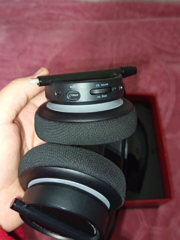 Игровая гарнитура 1More Spearhead VR с подсветкой красного цвета 5