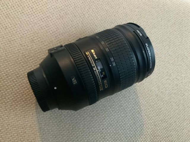 Объектив Nikon 28-300mm AF-S ED VR, сумка для фотоаппарата