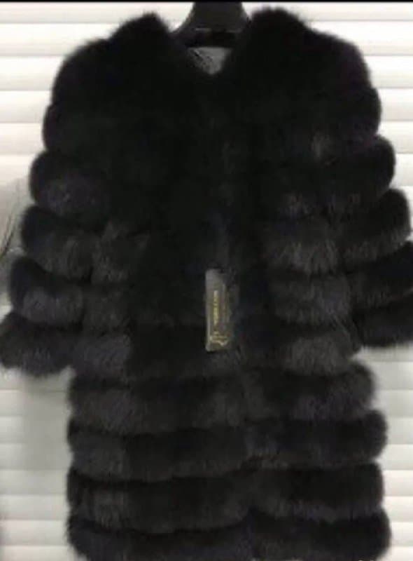 Шуба из натурального меха песца чёрного цвета
