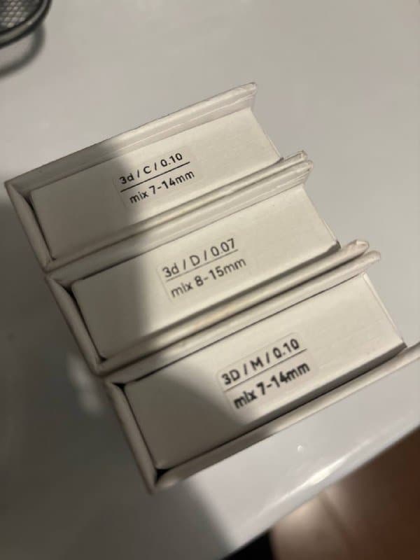 Подушка, фен для сушки ресниц, лэшбокс, пинцеты, гель, палетки и бокс для палеток 9