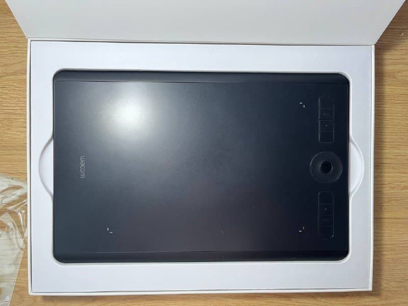 Графический планшет Wacom Intuos Pro Medium Paper Edition 1