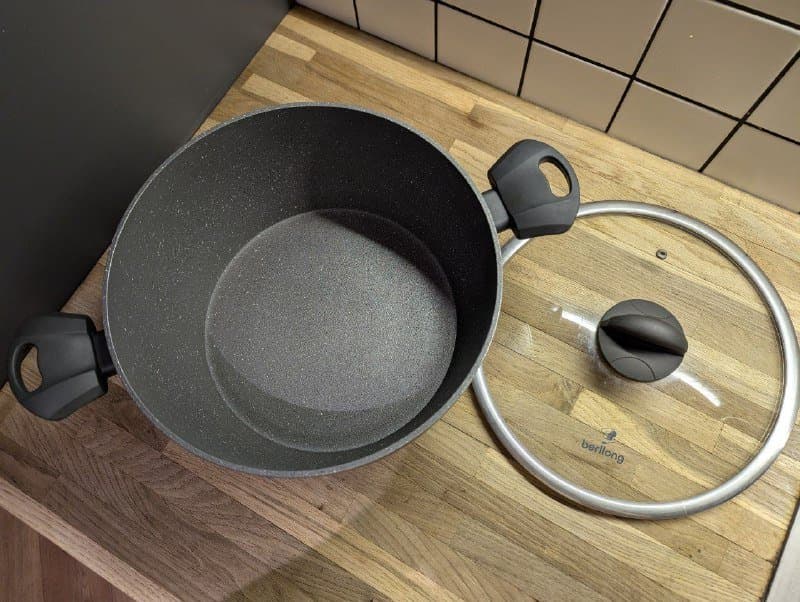 Кастрюля с крышкой большая Berllong, средняя Ambition, маленькая Berlinger Haus, сковорода Pyrex, кухонная утварь 2