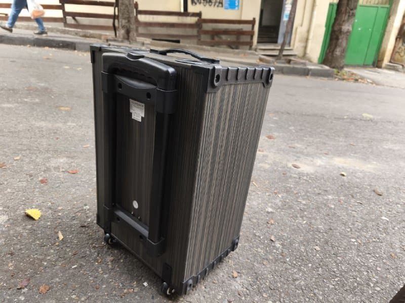 Колонка со встроенным аккумулятором, 2 микрофона 3