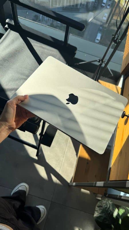 MacBook Air 13-inch with Apple M3, 16GB, 256GB SSD 2