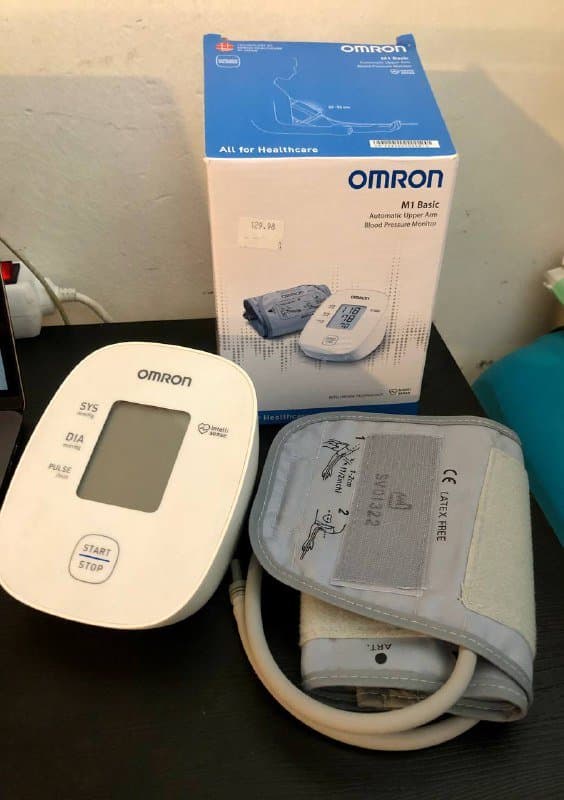 Тонометр Omron M1 Basic автоматический