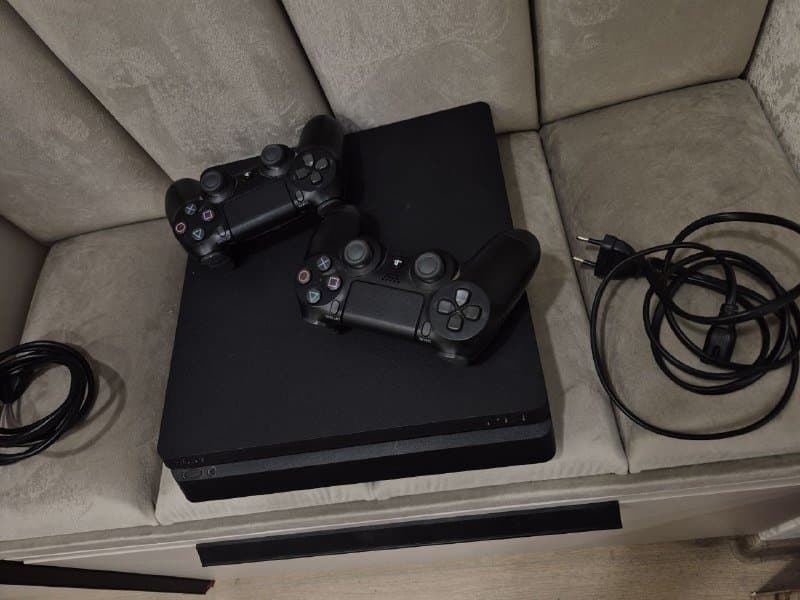 Playstation 4 slim 500 gb, 2 джойстика 4