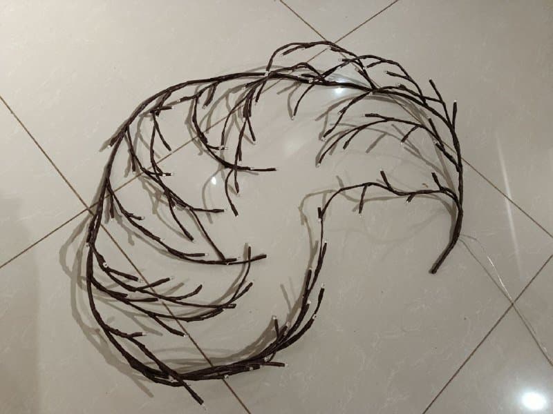 Гирлянда-ветвь с теплым светом 1