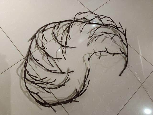 Гирлянда-ветвь с теплым светом