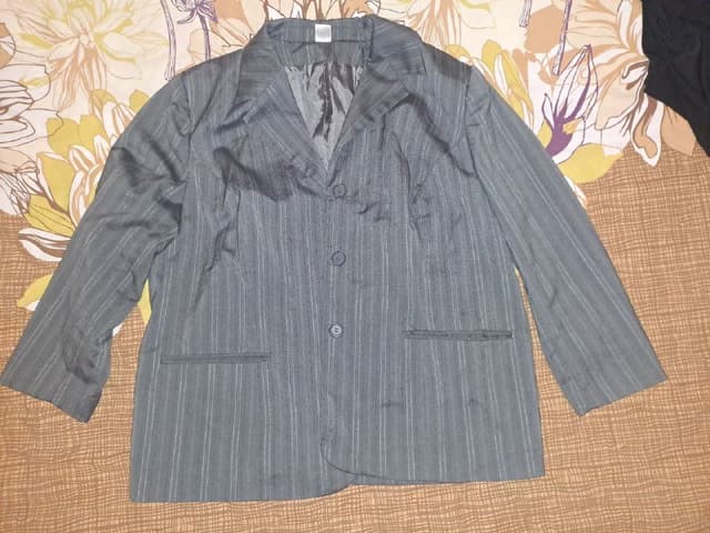 Мужской серый пиджак