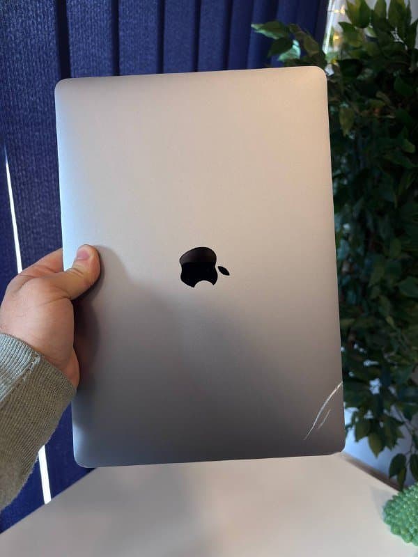 Macbook Pro 2017 i5 8/128 GB 5