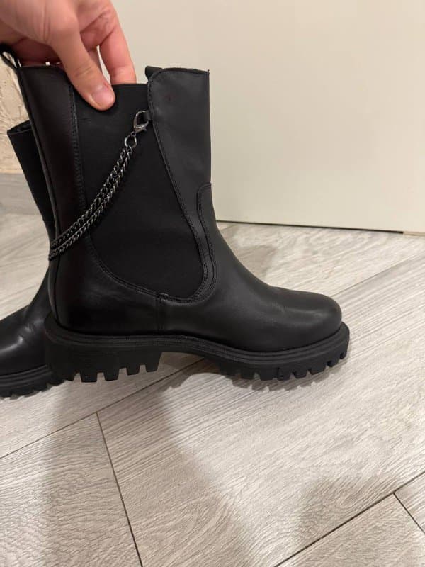 Ботинки осенние кожаные 39 размер