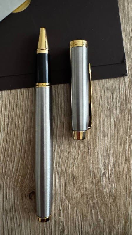 Ручка-паркер с роллером чёрного цвета 2