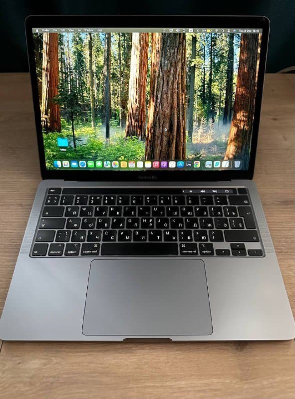 MacBook Pro 13” 2020, Intel Core i7, 8 GB RAM, 256 GB SSD 2