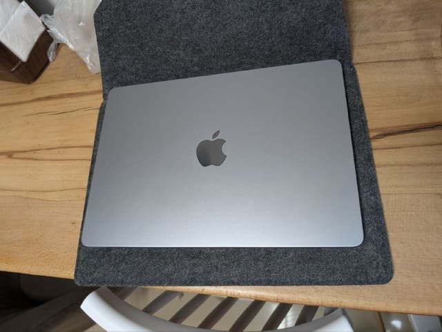 MacBook Air M2 16GB RAM 512GB SSD space grey
