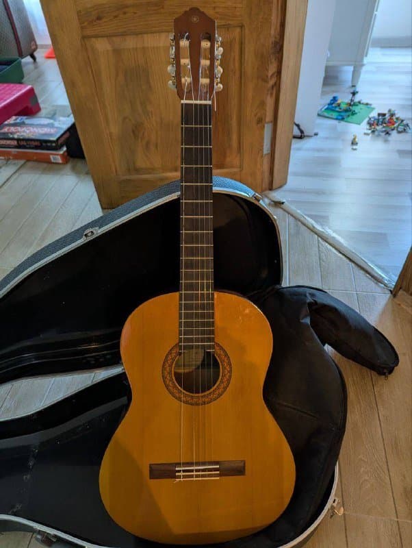 Гитара Yamaha C40, два чехла