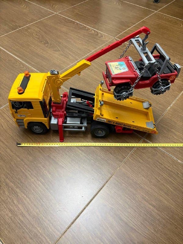 Машинки Bruder пожарная Mack, эвакуатор Man с джипом 3