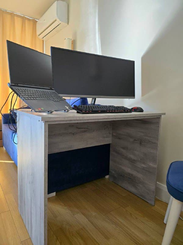 Компьютерный письменный деревянный стол серый