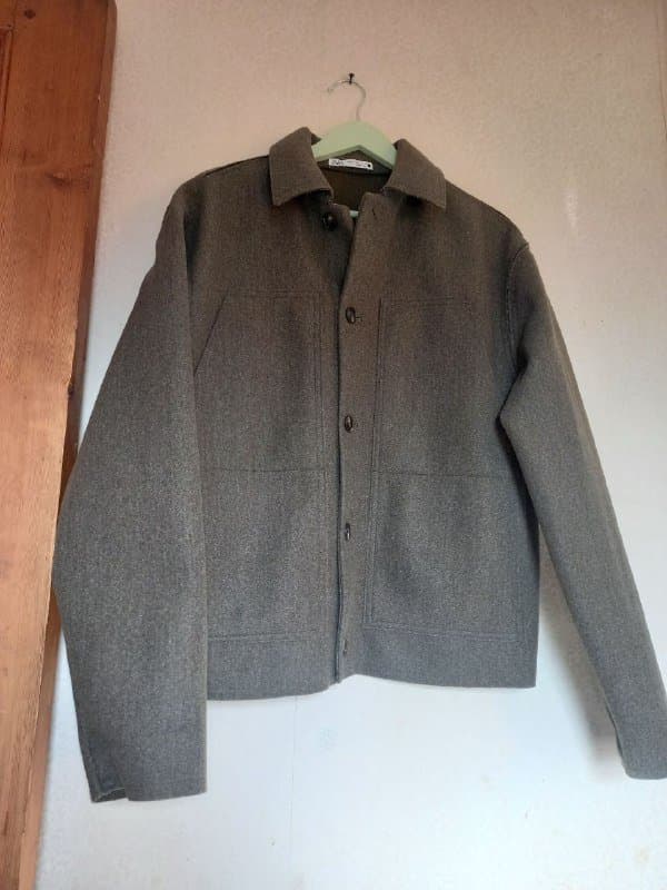 куртки, пальто, ботинки, кухонные принадлежности