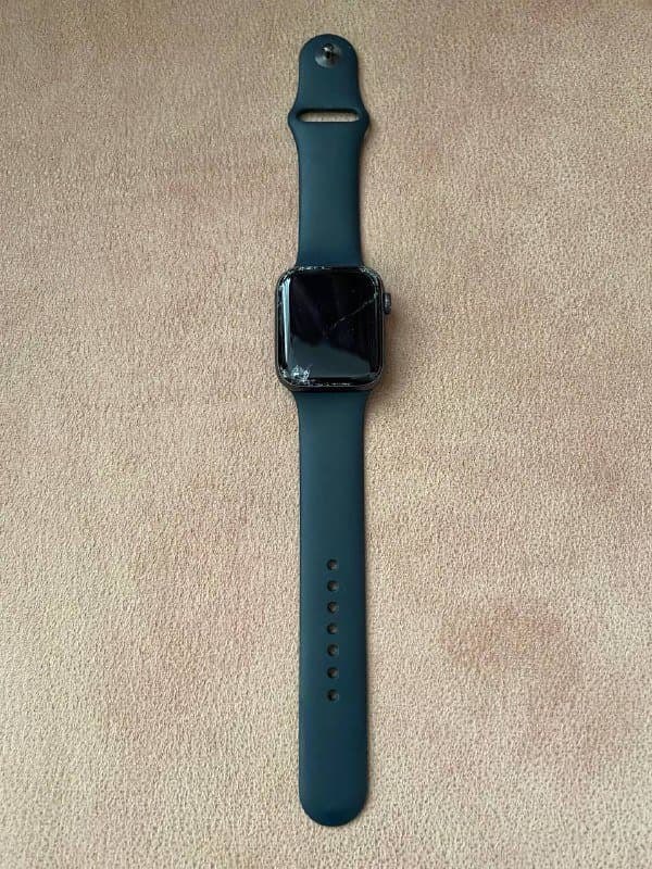Apple Watch SE 44 mm space gray 3