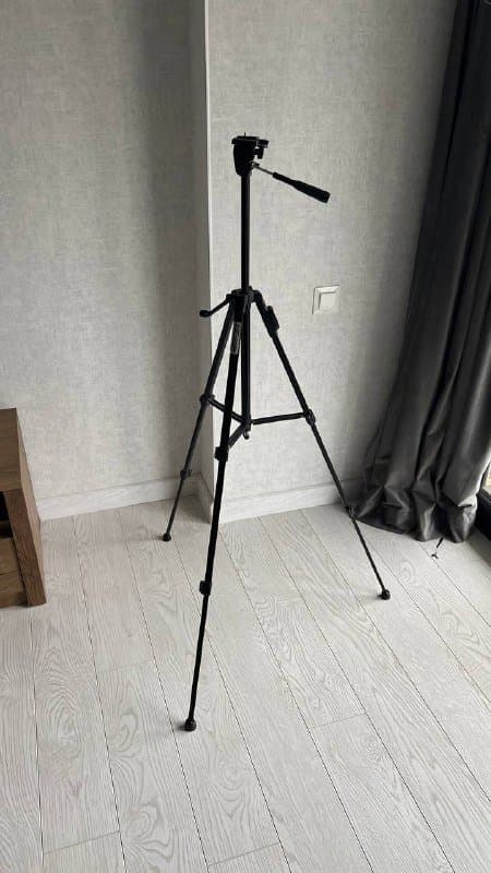 Профессиональный штатив для фотоаппарата и телефона