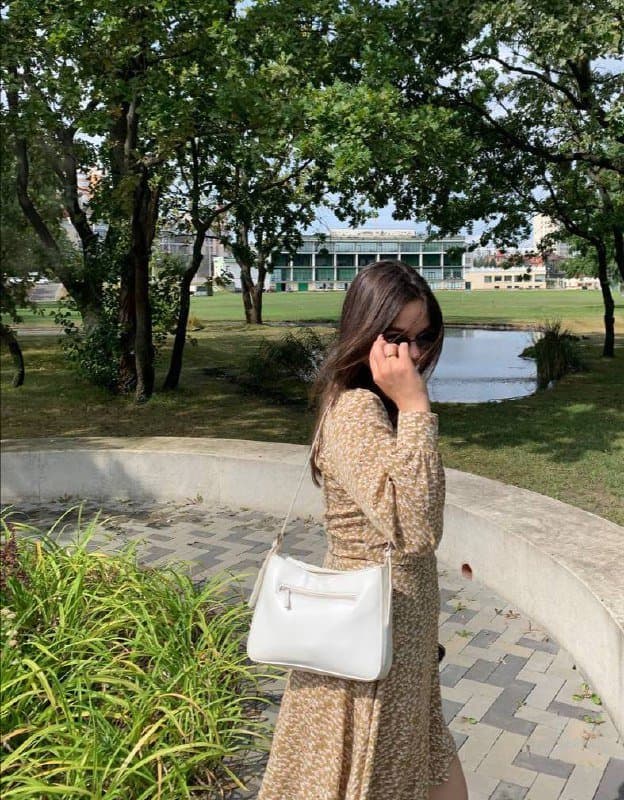 голубое платье, бежевое платье в цветочек, черное платье, голубая рубашка Pierre Cardin, голубая рубашка Uniqlo 4