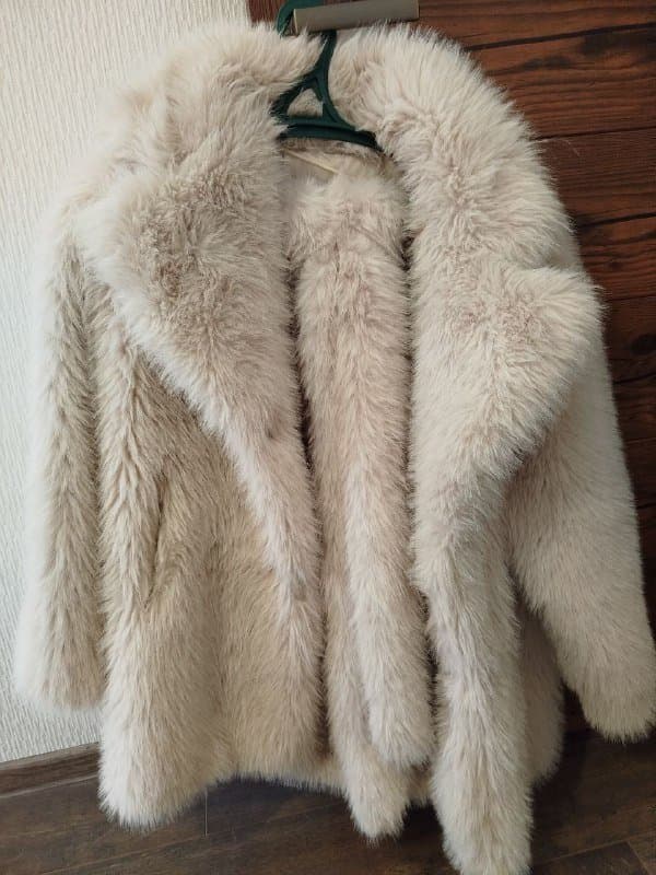 Шуба искусственный мех размер L молочный бежевый