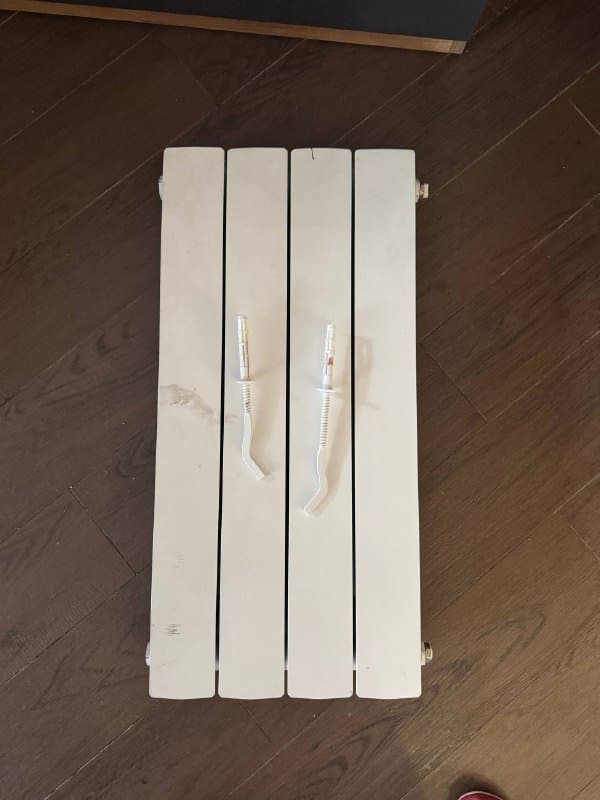 Алюминиевый радиатор 4 секции с кронштейнами и воздухоотводчиком